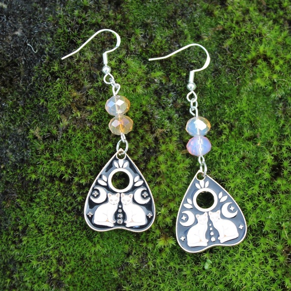 😺 Ouji kitty shiny dangle earrings - Picture 6 of 6